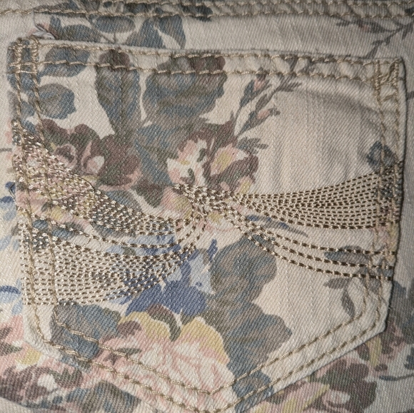 Floral Print Skinny Jean - Picture 8 of 10